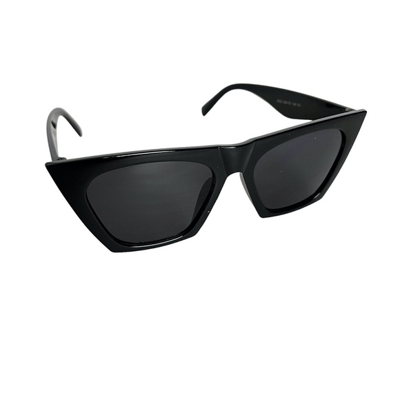 SUNGLASSES SUN GLASSES Black UV 400 Protection Shades Plastic Frames Cat Eye - Picture 1 of 16